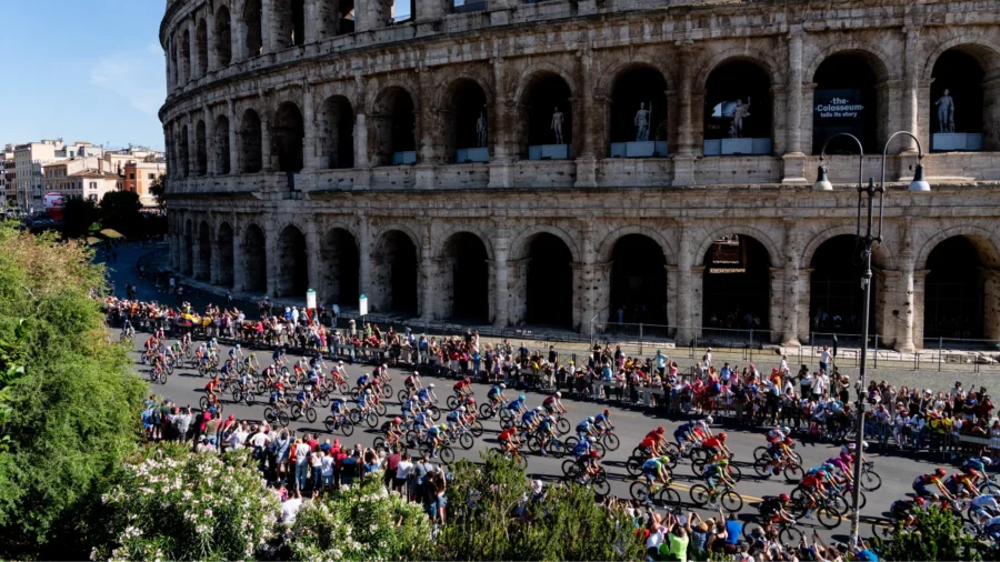 Giro d&apos;Italia 2025 : la dernière étape à Rome dédiée au Pape François