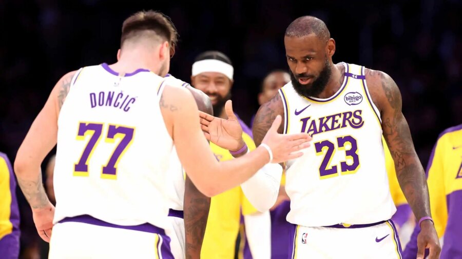 Play-offs NBA : Doncic et James superlatifs, les Lakers remportent le match 2