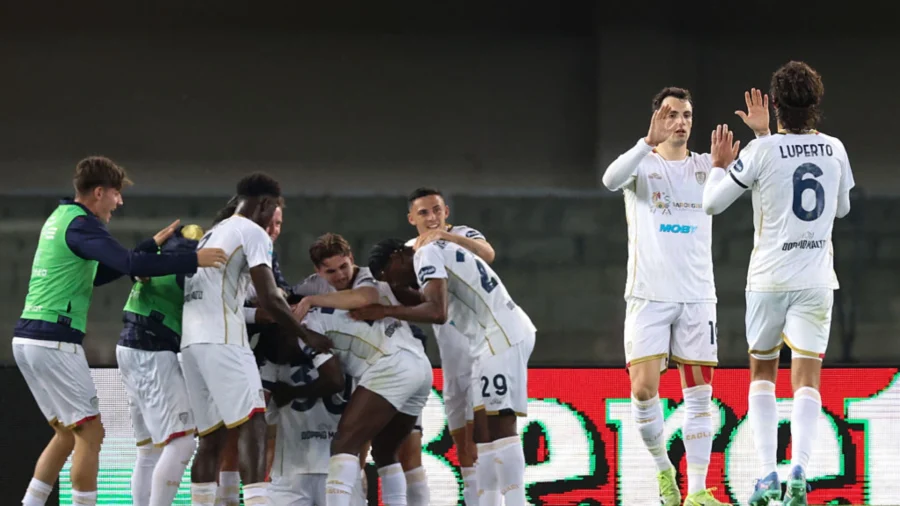 Cagliari bat Vérone et voit son salut