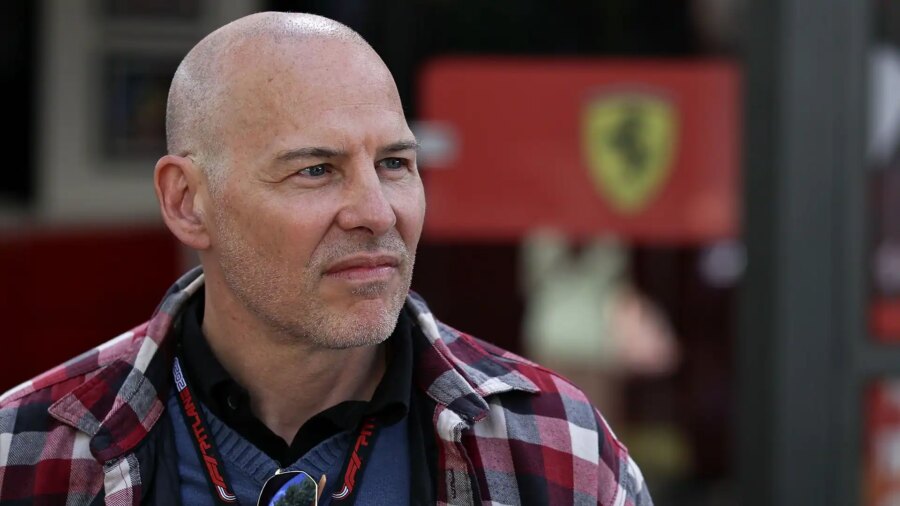 Jacques Villeneuve ne laisse pas Max Verstappen tranquille
