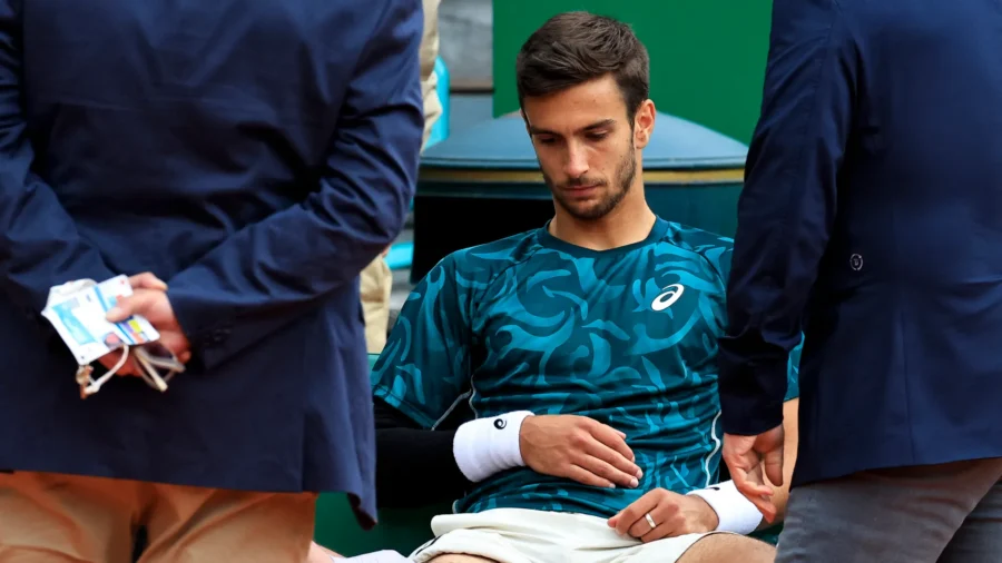 Lorenzo Musetti s’arrête au plus beau moment, Carlos Alcaraz gagne à Monte-Carlo