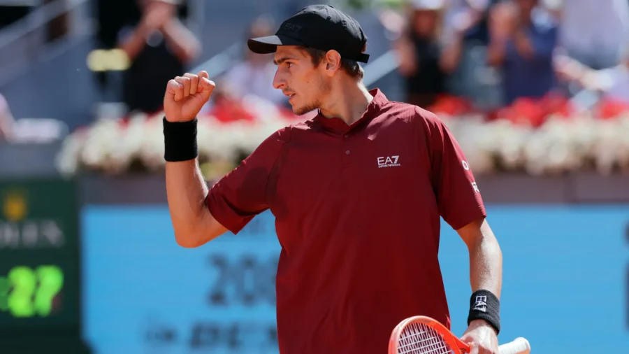 Matteo Arnaldi bat également Dzumhur et se qualifie pour les huitièmes de finale à Madrid.