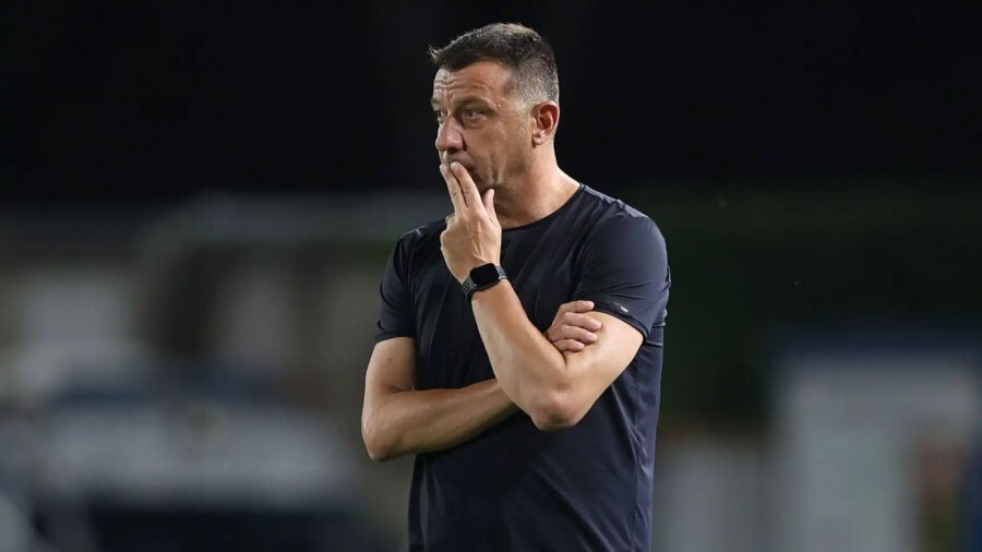 Roberto D&apos;Aversa mâche amèrement, mais sauve sa performance