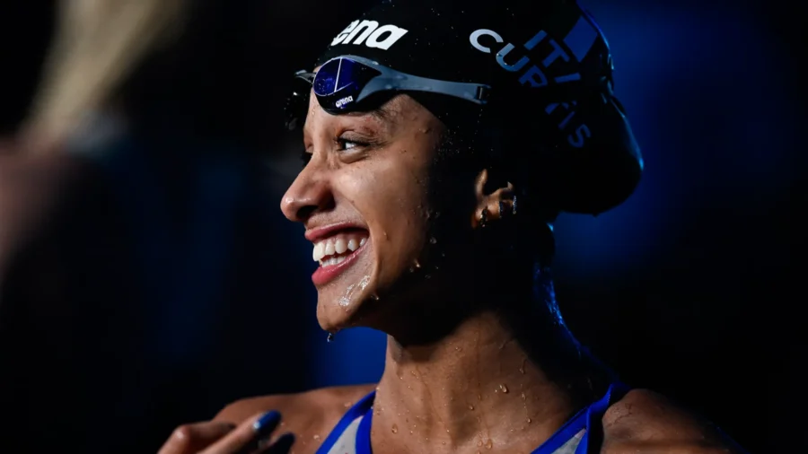 Sara Curtis plus rapide que Federica Pellegrini : record historique !