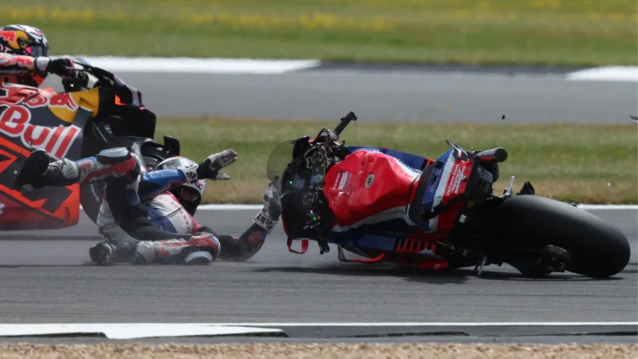 MotoGP, Silverstone, les frères Marquez au tapis : drapeau rouge
