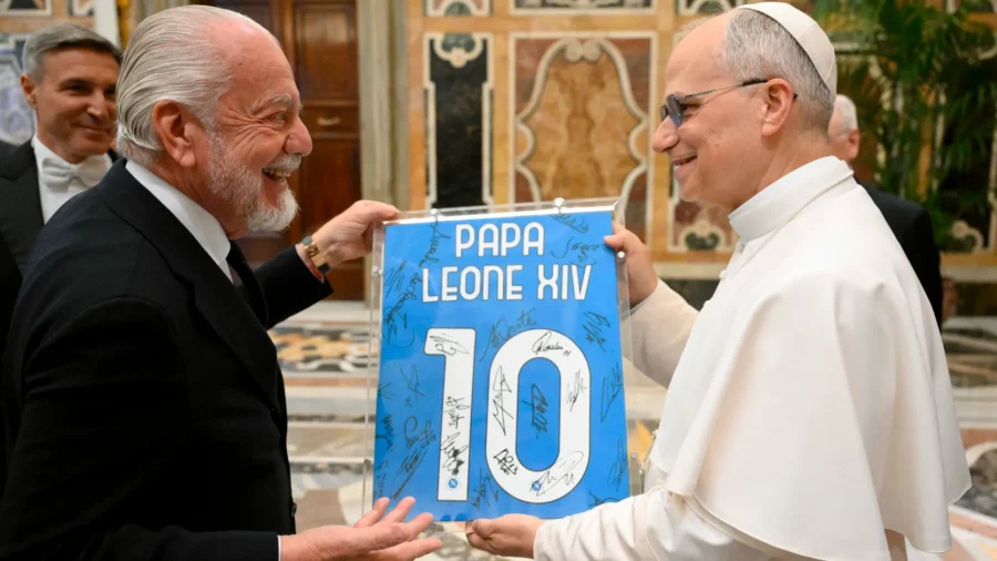 Naples va voir le Pape Léon XIV qui l’accueille avec une plaisanterie