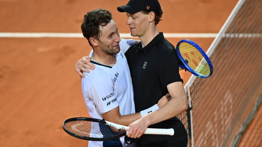 Jannik Sinner : Casper Ruud dirigé sur Carlos Alcaraz