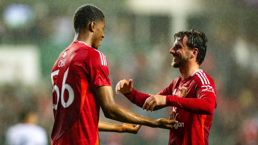 Manchester United se rachète sous la pluie à Hong Kong