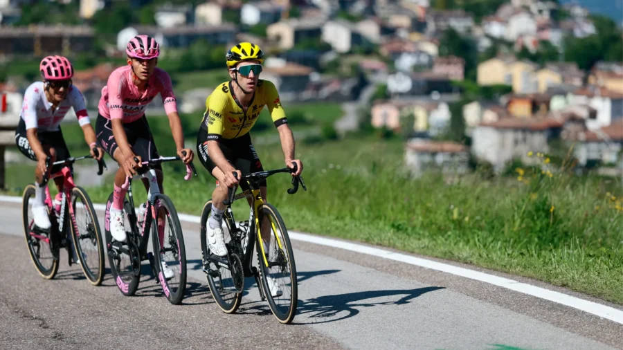 Giro d&apos;Italia 2025, bouleversement du classement après la 16e étape