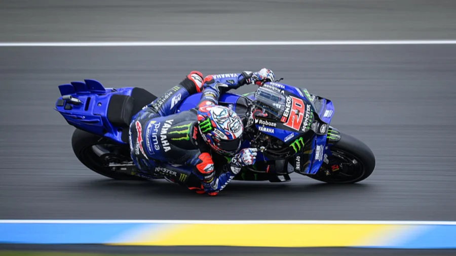 Fabio Quartararo a récidivé au Mans : il a décroché la pole devant Marc Marquez. Bagnaia seulement sixième