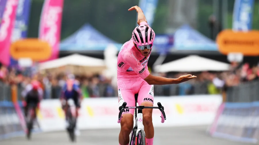 Giro d&apos;Italia, Isaac Del Toro explique la liesse sur la ligne d’arrivée à Bormio
