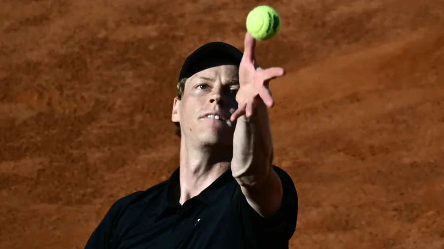 Rome, finale : Jannik Sinner se bat, mais la première manche est remportée par Carlos Alcaraz