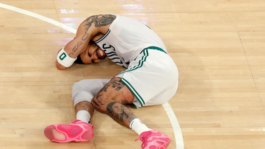Tortage pour les Boston Celtics : très long arrêt pour Jayson Tatum