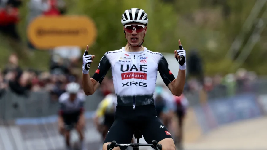 Giro 2025 : Juan Ayuso exulte à Tagliacozzo, Primoz Roglic revient en rose