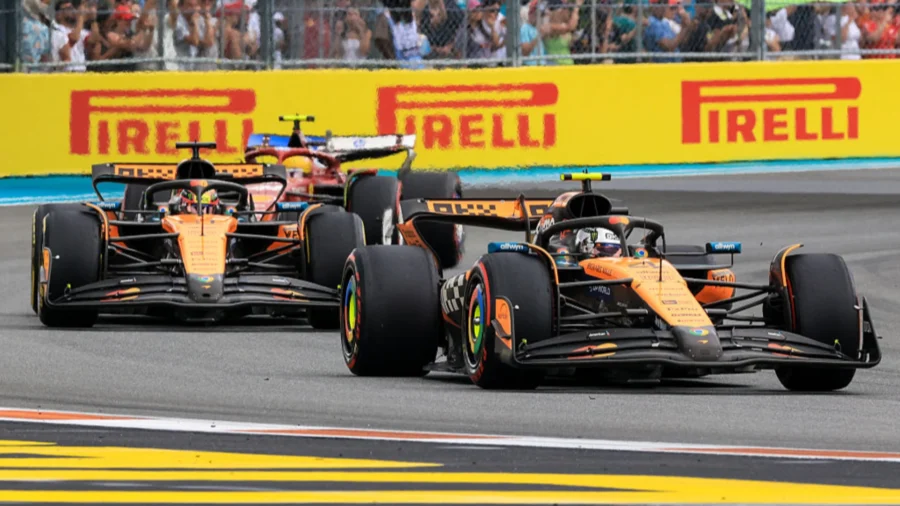 McLaren double dans le Sprint à Miami, Hamilton tire le joker et monte sur le podium. Antonelli furieux