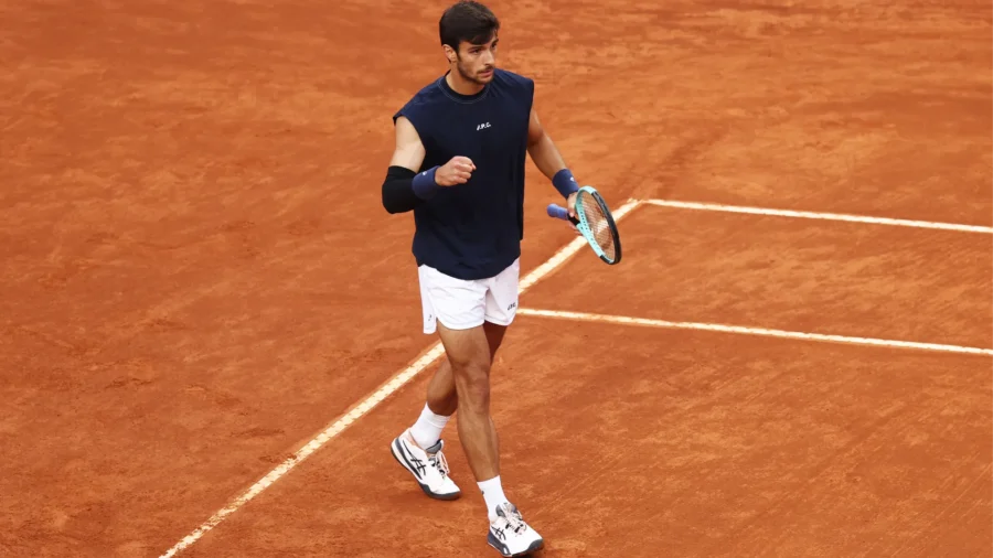 Lorenzo Musetti bat Medvedev et la pluie : il est en quarts à Rome