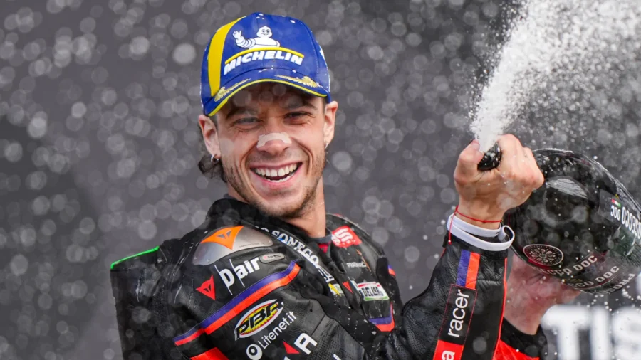 La dédicace spéciale de Marco Bezzecchi et le message d’Aprilia à Jorge Martin