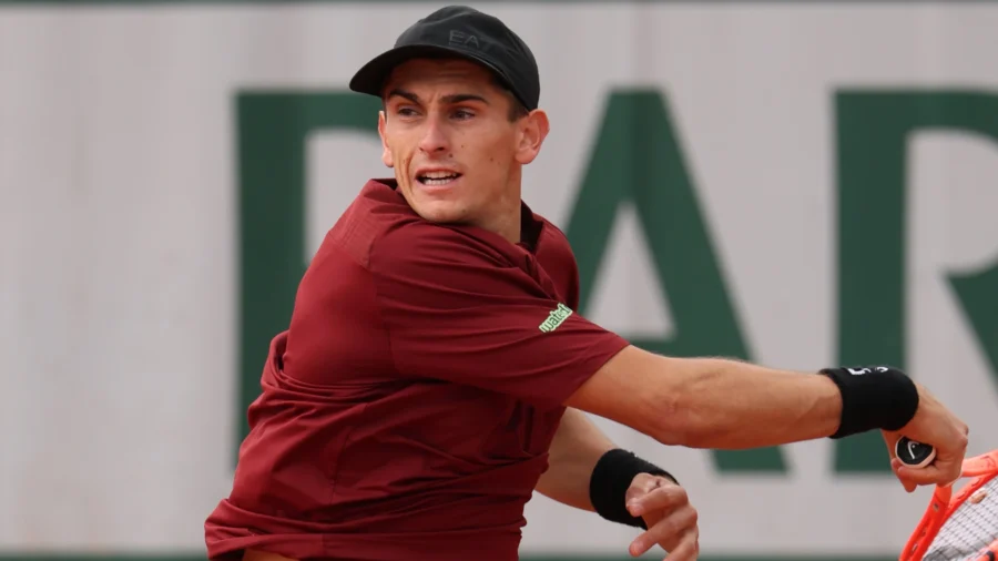 Roland Garros : exploit d’Arnaldi, Auger-Aliassime gagne deux sets : c’est le derby !