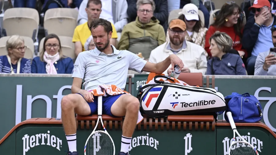 Daniil Medvedev, chute tonitruante au premier tour de Roland Garros