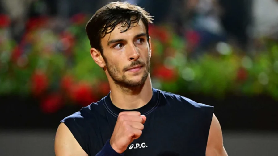 Lorenzo Musetti élimine Alexander Zverev et affronte Carlos Alcaraz