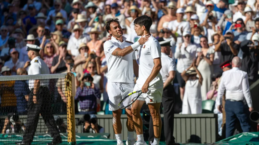 Carlos Alcaraz célèbre Fabio Fognini