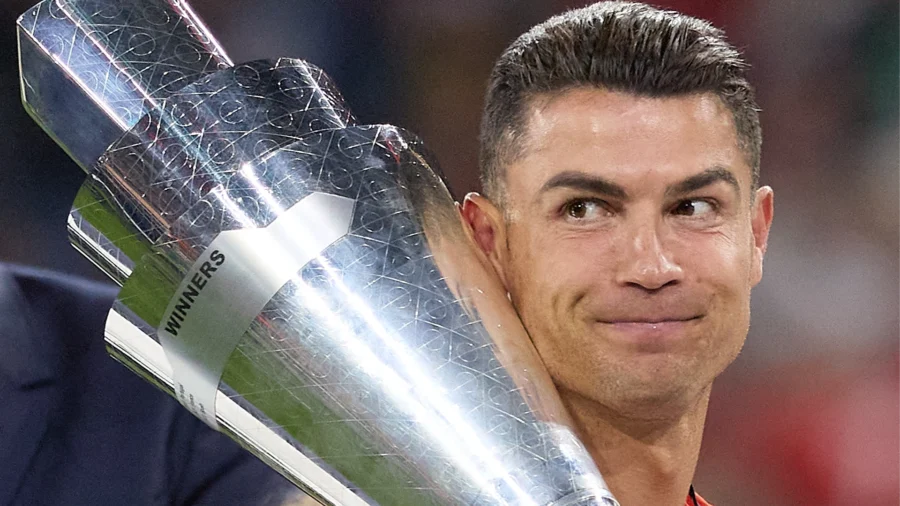Cristiano Ronaldo immortel : 40 ans, 938 buts et 35 trophées remportés