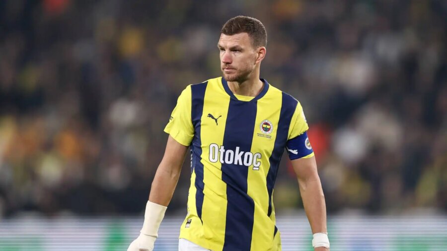 Edin Dzeko, 39 ans, fait la queue : Bologne en pole position