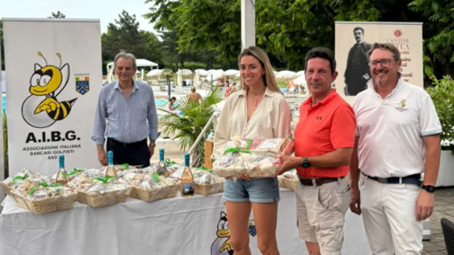 Antonio Faravelli passe à la caisse avec les banquiers-golfeurs