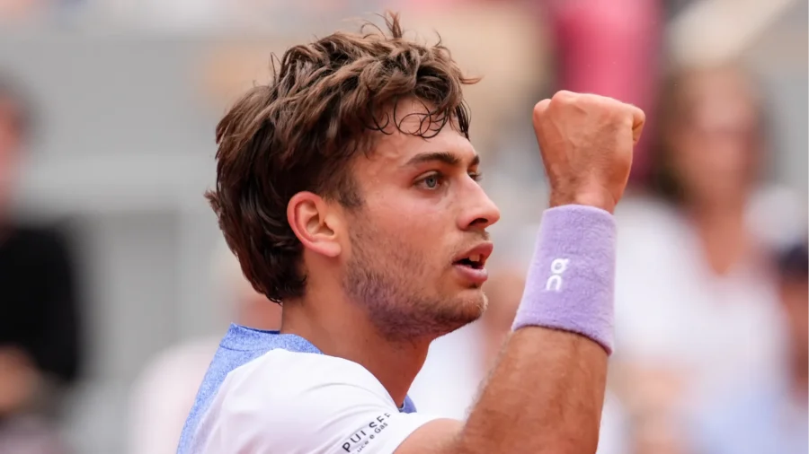 ATP Halle, Flavio Cobolli bat Denis Shapovalov et se qualifie pour les quarts de finale