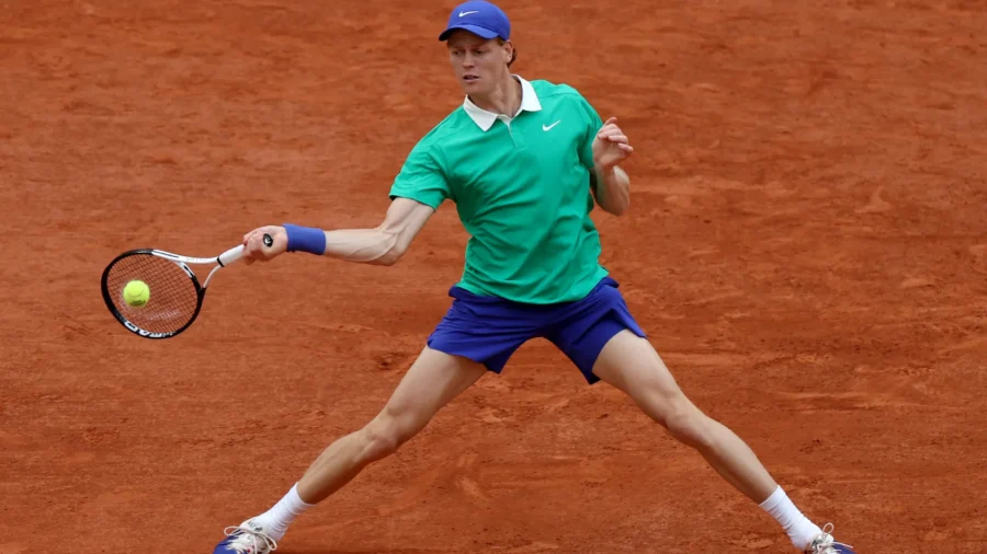 Roland Garros : Jannik Sinner prend un bon départ avec Novak Djokovic