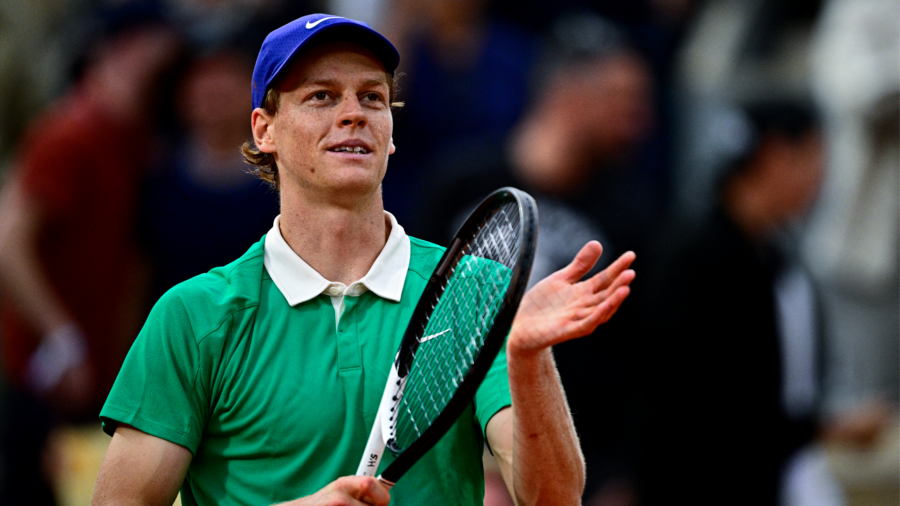 Roland Garros : Jannik Sinner domine Bublik et se qualifie pour les demi-finales