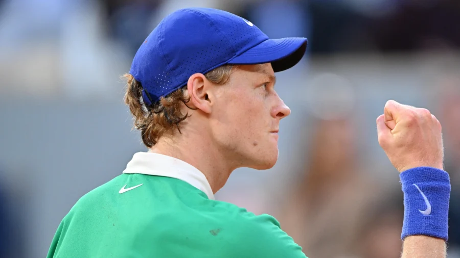 Jannik Sinner, quel spectacle ! Il bat Novak Djokovic et se qualifie pour la finale de Roland Garros.