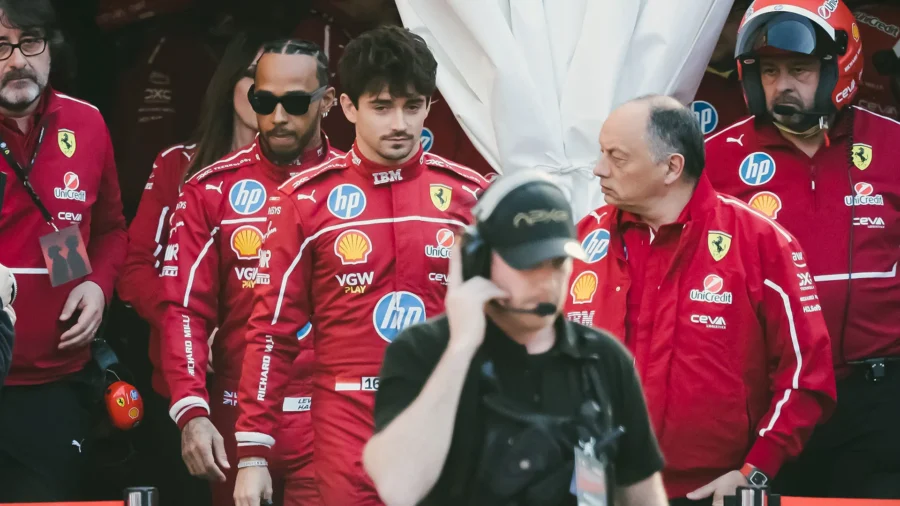Jacques Villeneuve, Ferrari en ligne de mire : « Ils n’apprennent pas de leurs erreurs » ;