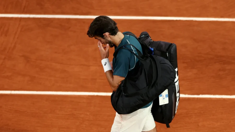 Roland Garros, Musetti tient deux sets, puis abandonne : Alcaraz en finale