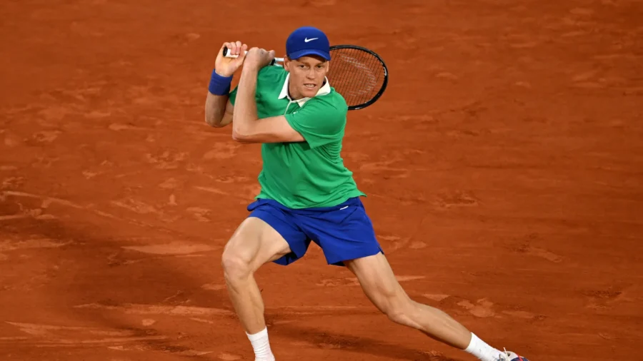 Quand Jannik Sinner joue à Roland Garros : son bilan avec Novak Djokovic