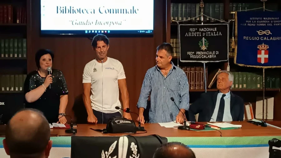Témoin de la vérité, de la douleur et de l’espoir : Carlo Calcagni récolte l’étreinte de Locri