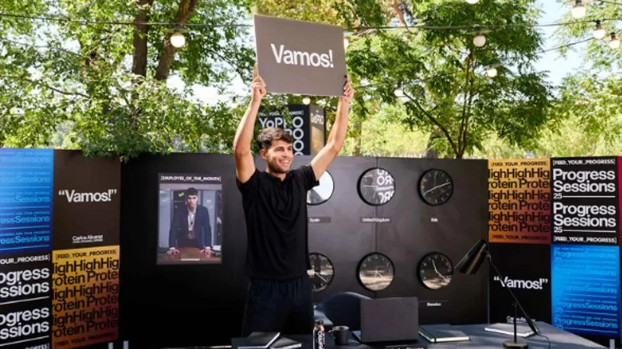 Carlos Alcaraz fait une apparition surprise et rend les coureurs fous avec son &apos;Vamos!&apos ;