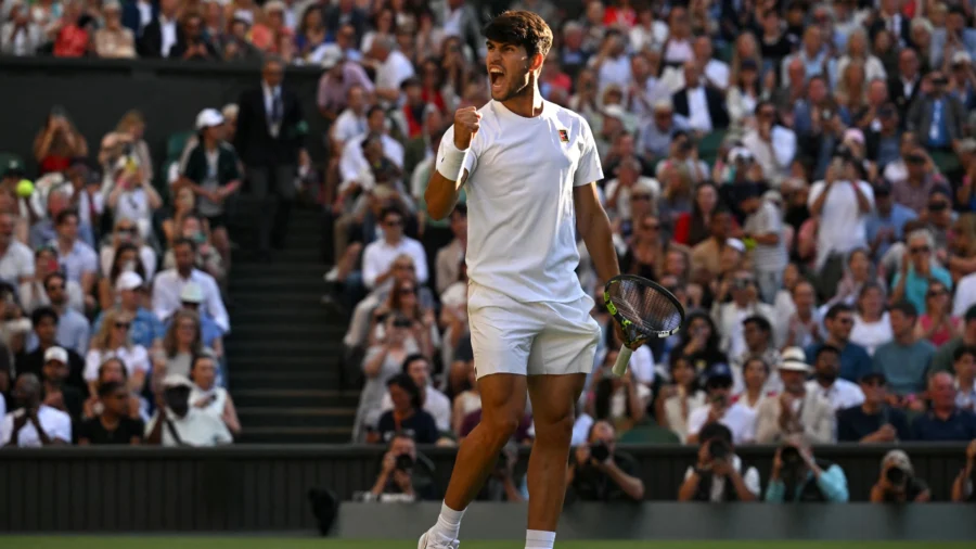 Wimbledon, Carlos Alcaraz ne laisse aucune chance à Cameron Norrie et se qualifie pour les demi-finales