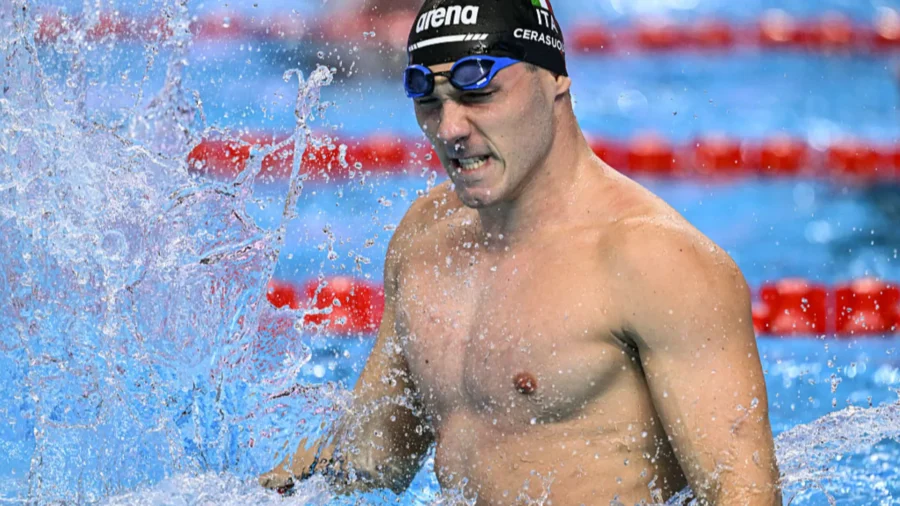 Simone Cerasuolo roi du 50 brasse, Pellacani et Santoro également en or