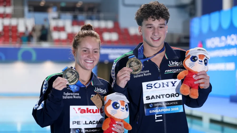 Chiara Pellacani et Matteo Santoro remportent une médaille d’or mondiale historique en plongeon synchronisé mixte
