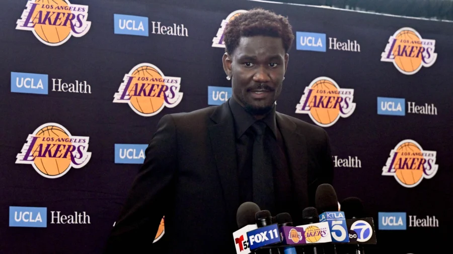 NBA : Ayton sert immédiatement Doncic et James