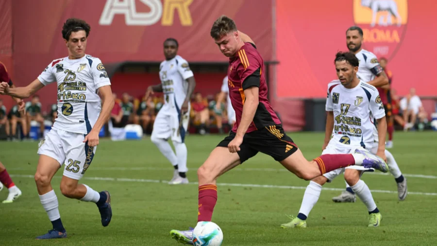 Roma, victoire dans une goleada : Evan Ferguson signe un poker d’emblée