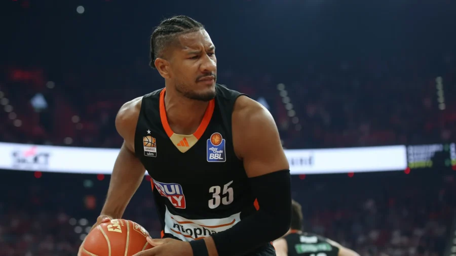 Virtus Bologna : Karim Jallow arrive