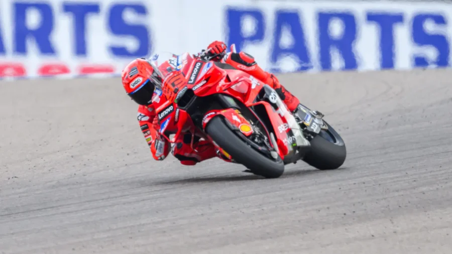 Marc Marquez prend un bon départ en Hongrie, suivi par Pecco Bagnaia