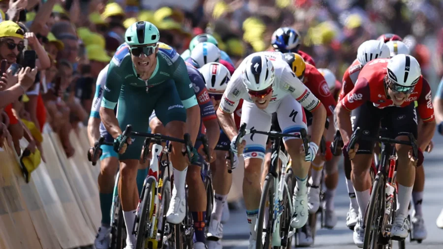 Tour de France : Jonathan Milan passe tout près d’un rappel mais se fait ridiculiser