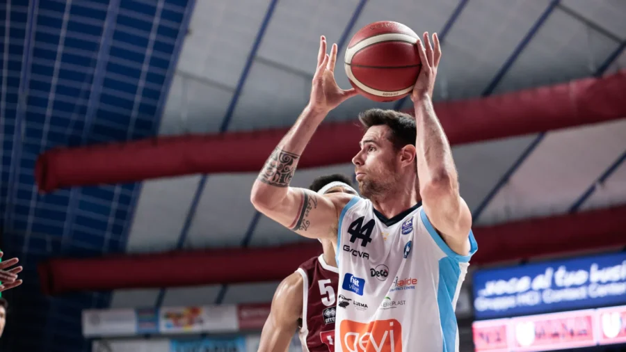 Un ancien de Pesaro et Napoli pour Estra Pistoia
