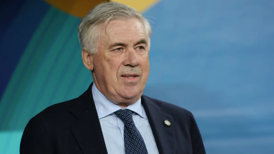 Carlo Ancelotti aux côtés de Gianluigi Donnarumma et Gennaro Gattuso