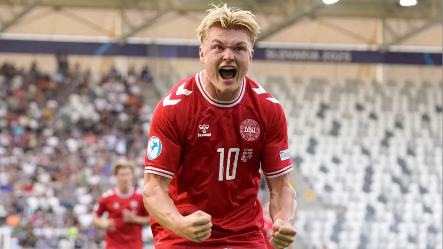 Qui est Conrad Harder, l’attaquant choisi à la surprise générale par l’AC Milan ?