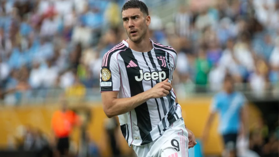 Calciomercato Milan, nouveaux contacts pour Vlahovic : la Juventus intéressée par un joueur Rossoneri