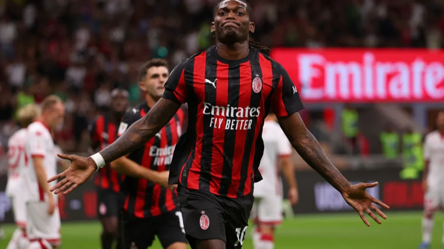 Milan en tête de la Coppa Italia, Leao marque mais se blesse